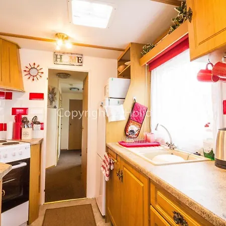 8 Berth Dog Friendly Caravan In Summerfields Holiday In Norfolk Ref 19160S Scratby Exterior photo