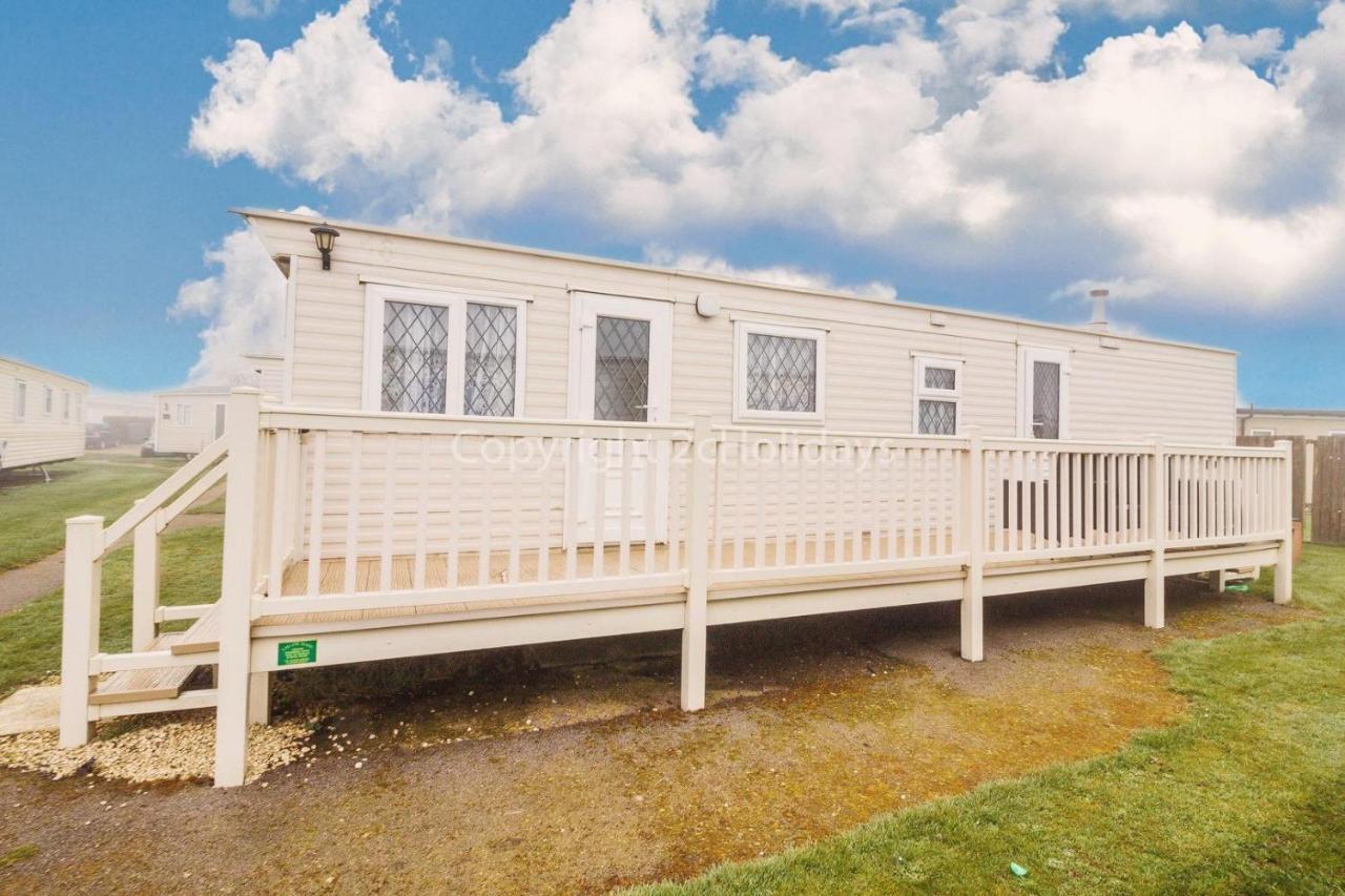 8 Berth Dog Friendly Caravan In Summerfields In Norfolk Ref 19160s * Scratby