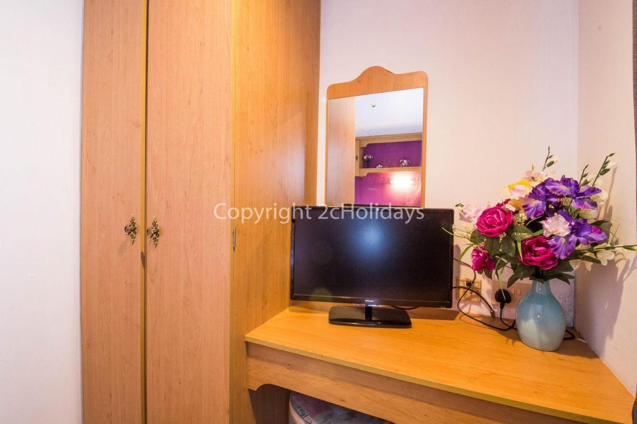 Campsite 8 Berth Dog Friendly Caravan In Summerfields In Norfolk Ref 19160s *