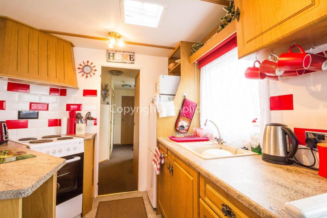 8 Berth Dog Friendly Caravan In Summerfields In Norfolk Ref 19160s Campsite *