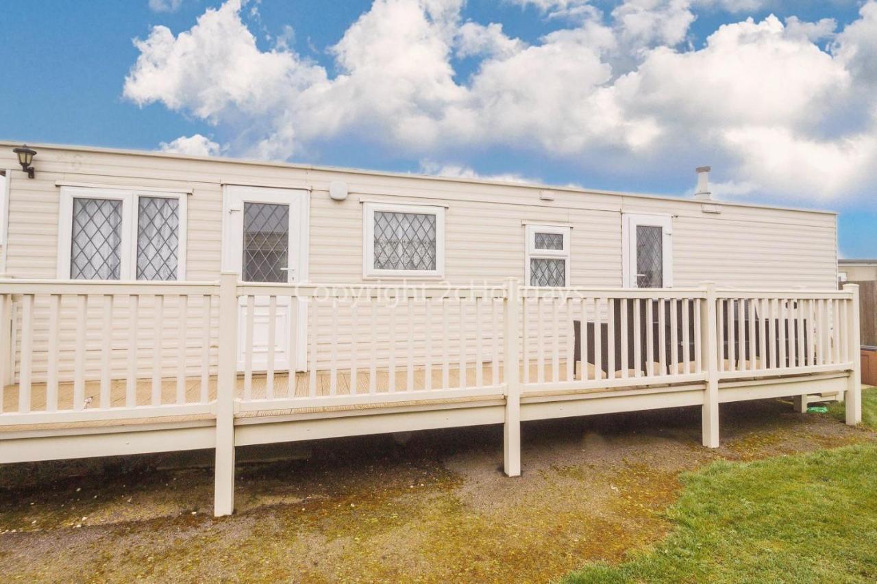 8 Berth Dog Friendly Caravan In Summerfields In Norfolk Ref 19160s *