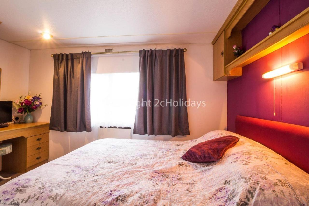 Campsite 8 Berth Dog Friendly Caravan In Summerfields In Norfolk Ref 19160s