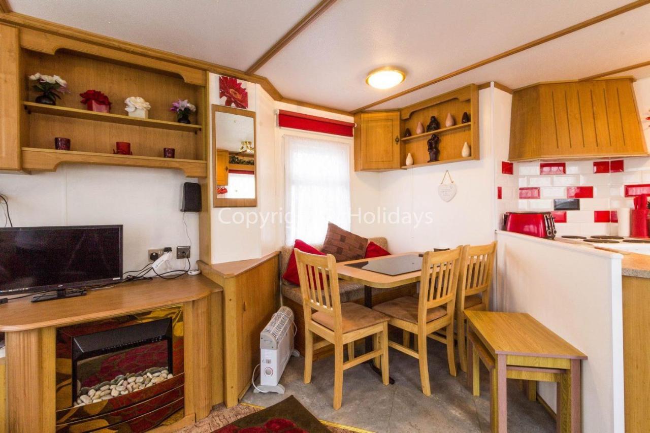 8 Berth Dog Friendly Caravan In Summerfields In Norfolk Ref 19160s Campsite *