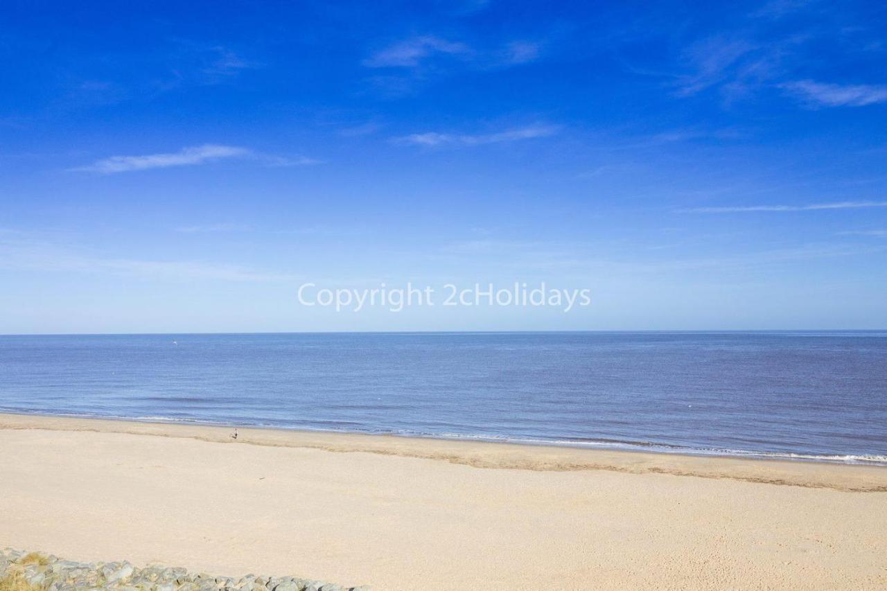 Campsite 8 Berth Dog Friendly Caravan In Summerfields In Norfolk Ref 19160s Scratby