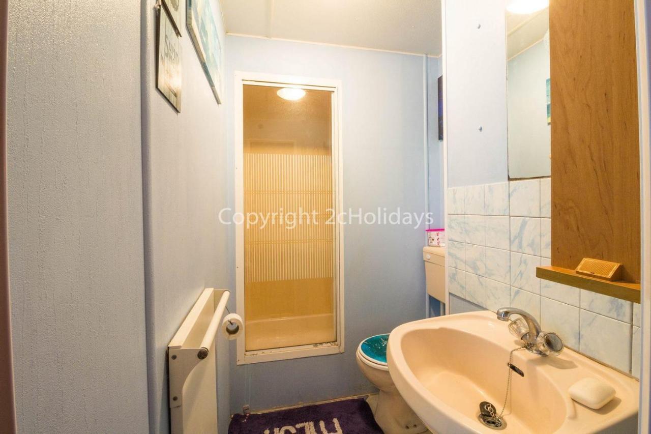 8 Berth Dog Friendly Caravan In Summerfields In Norfolk Ref 19160s Campsite *
