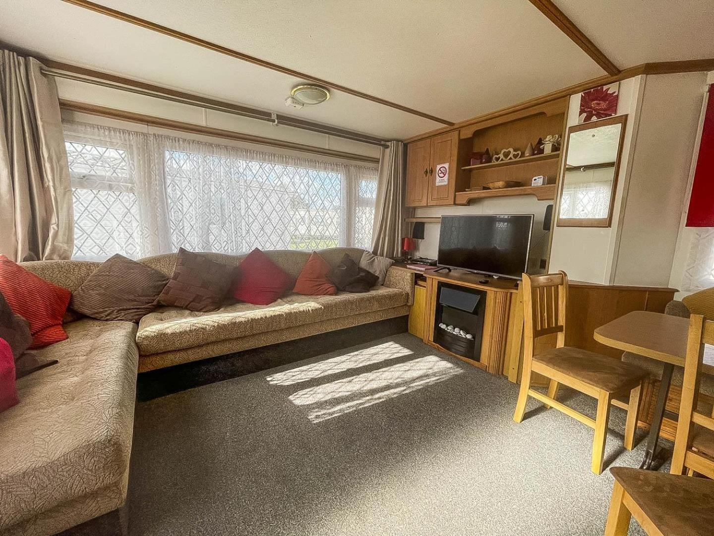 8 Berth Dog Friendly Caravan In Summerfields In Norfolk Ref 19160s Campsite