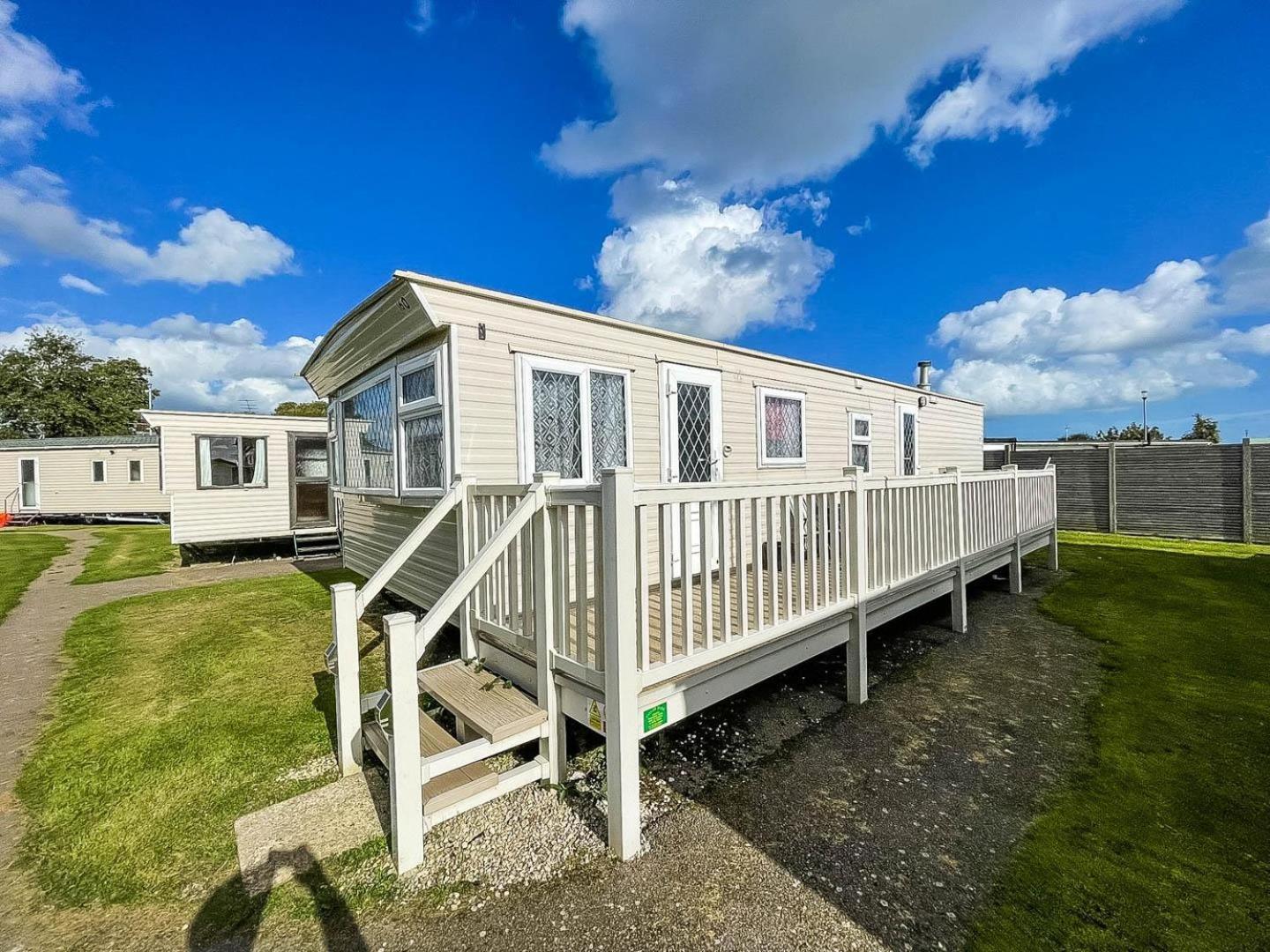 8 Berth Dog Friendly Caravan In Summerfields In Norfolk Ref 19160s * Scratby