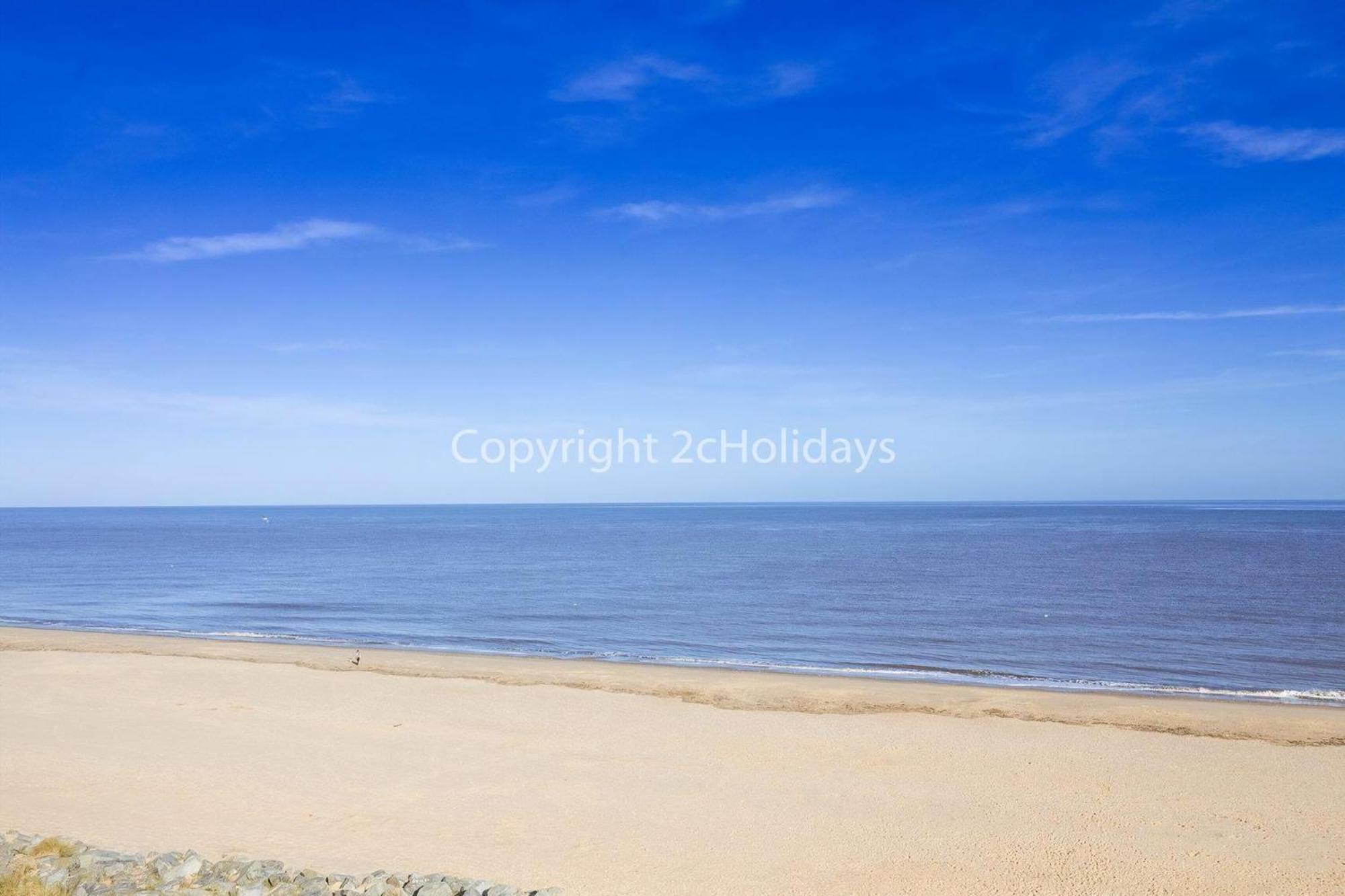 8 Berth Dog Friendly Caravan In Summerfields In Norfolk Ref 19160s Campsite Scratby
