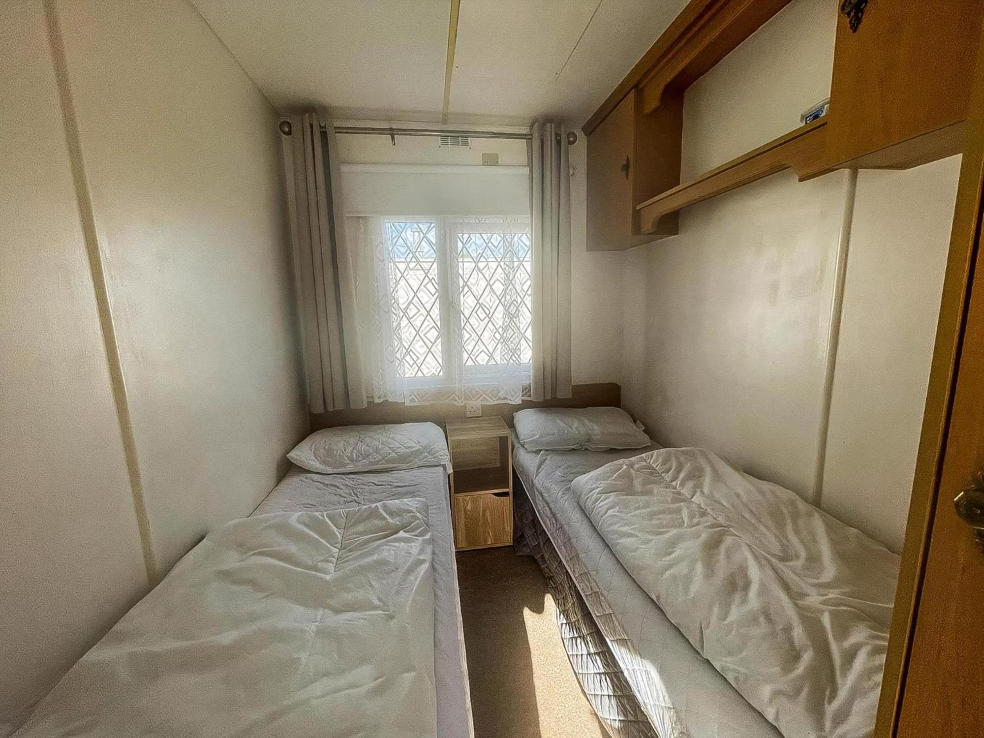 8 Berth Dog Friendly Caravan In Summerfields In Norfolk Ref 19160s