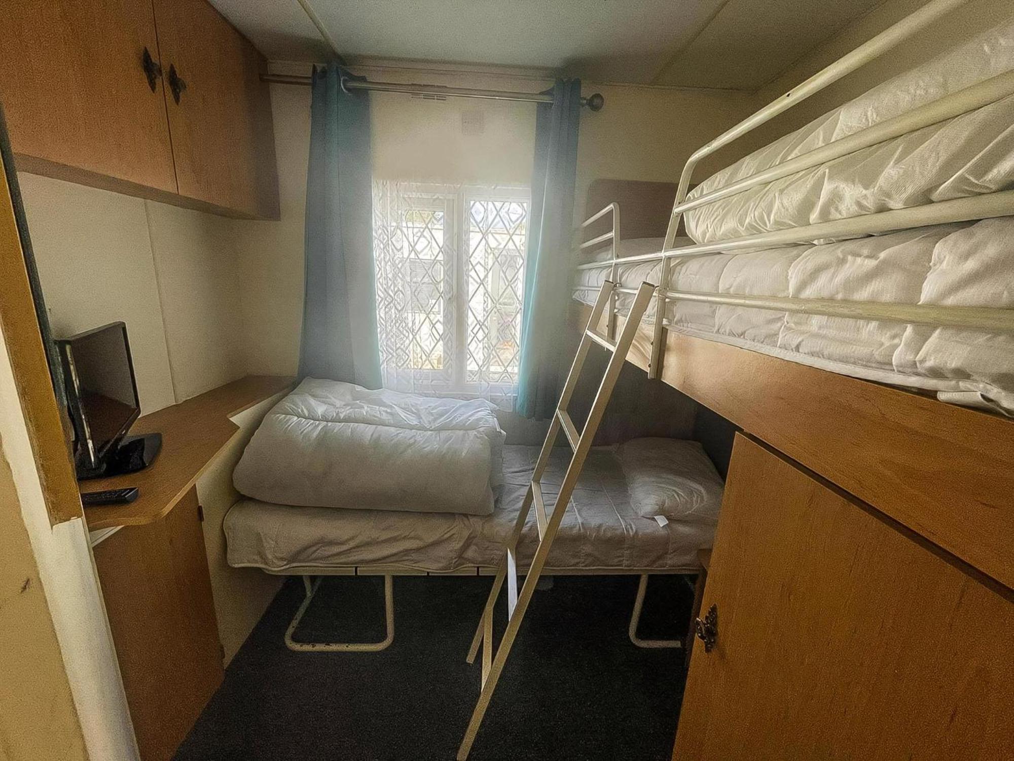 Campsite 8 Berth Dog Friendly Caravan In Summerfields In Norfolk Ref 19160s Scratby