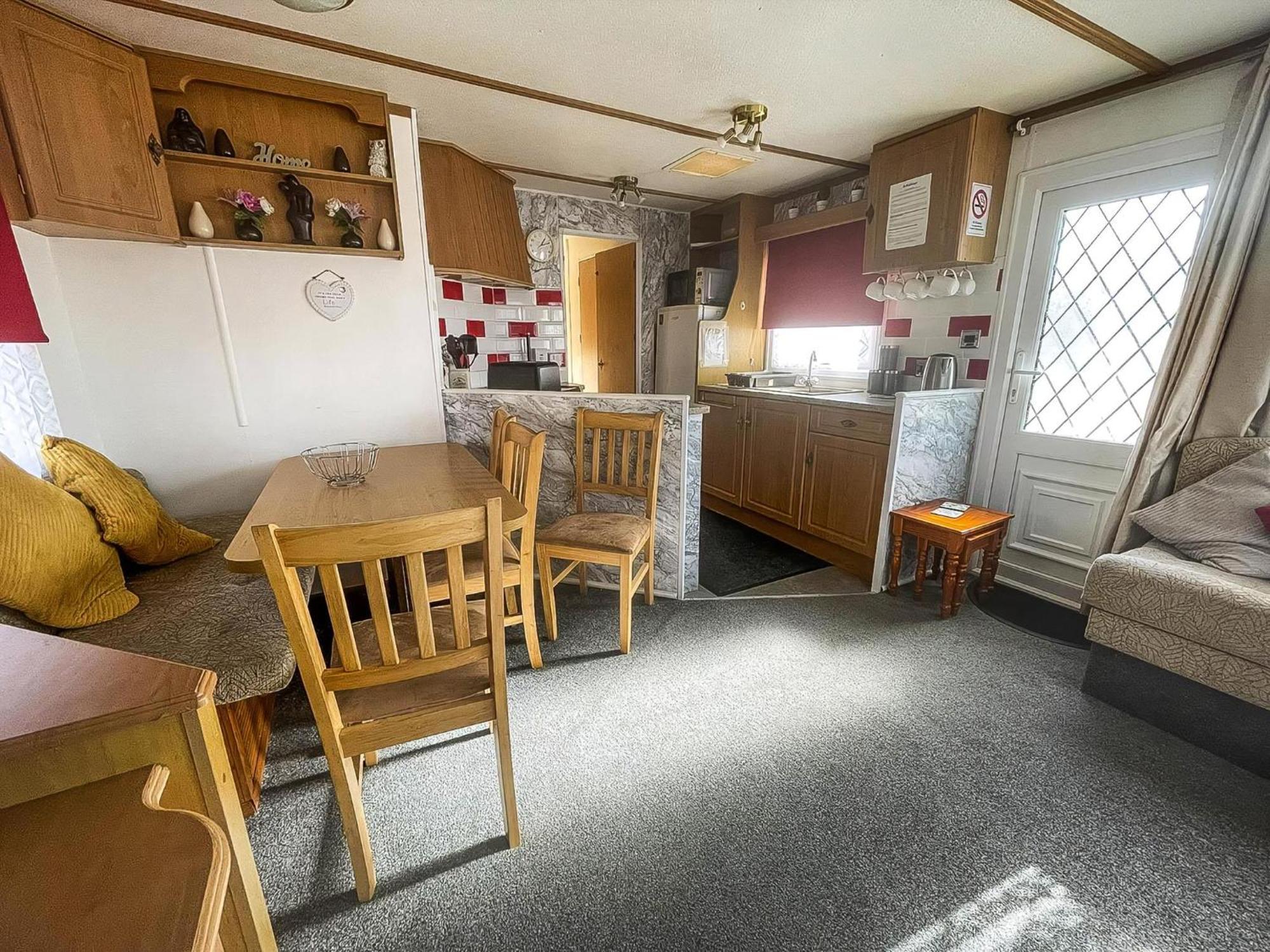 Campsite 8 Berth Dog Friendly Caravan In Summerfields In Norfolk Ref 19160s