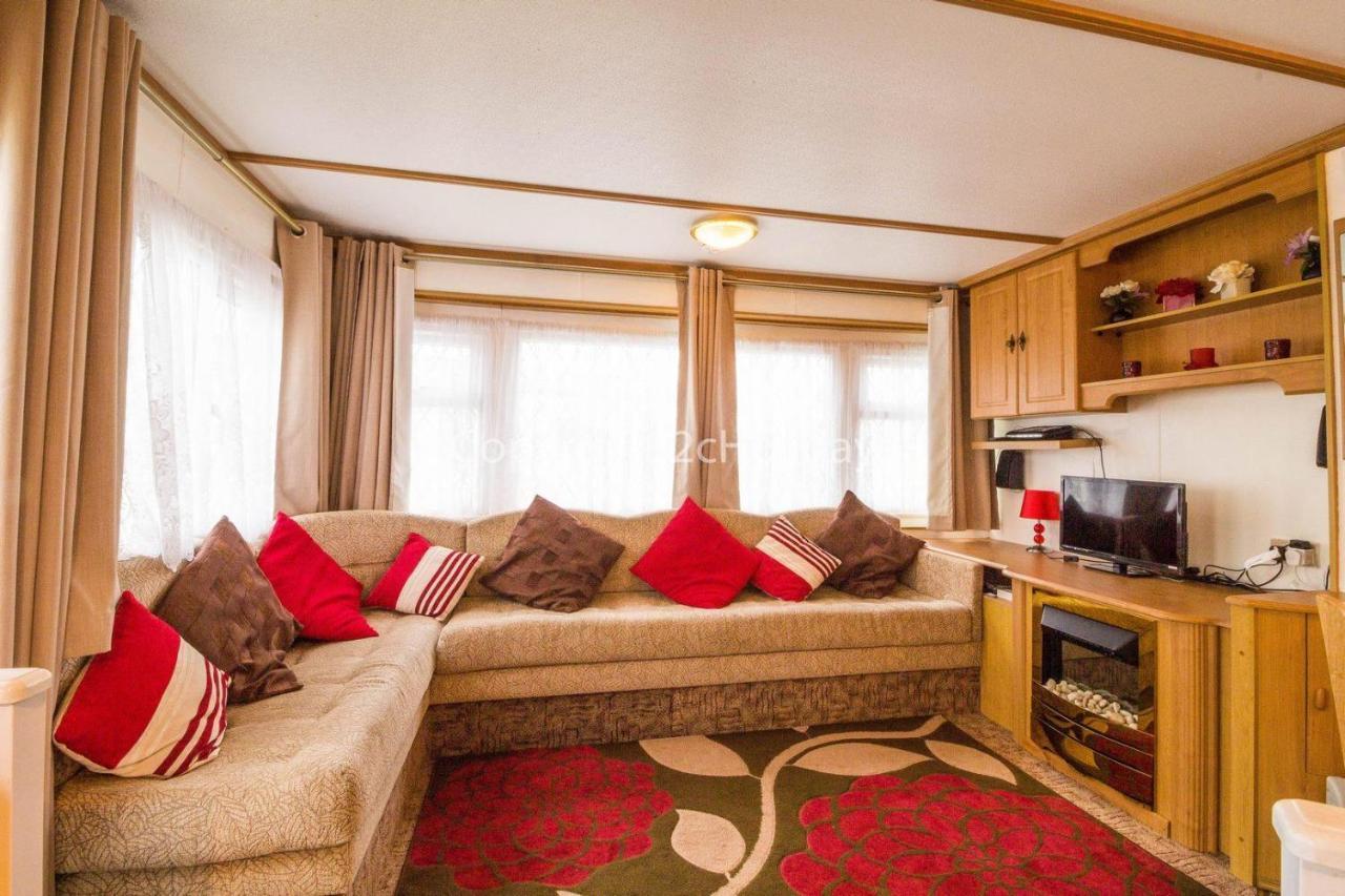 8 Berth Dog Friendly Caravan In Summerfields In Norfolk Ref 19160s * Scratby